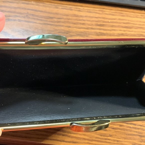 Vintage Burgundy Leather Tilly's Kiss Lock Wallet - Picture 5 of 8